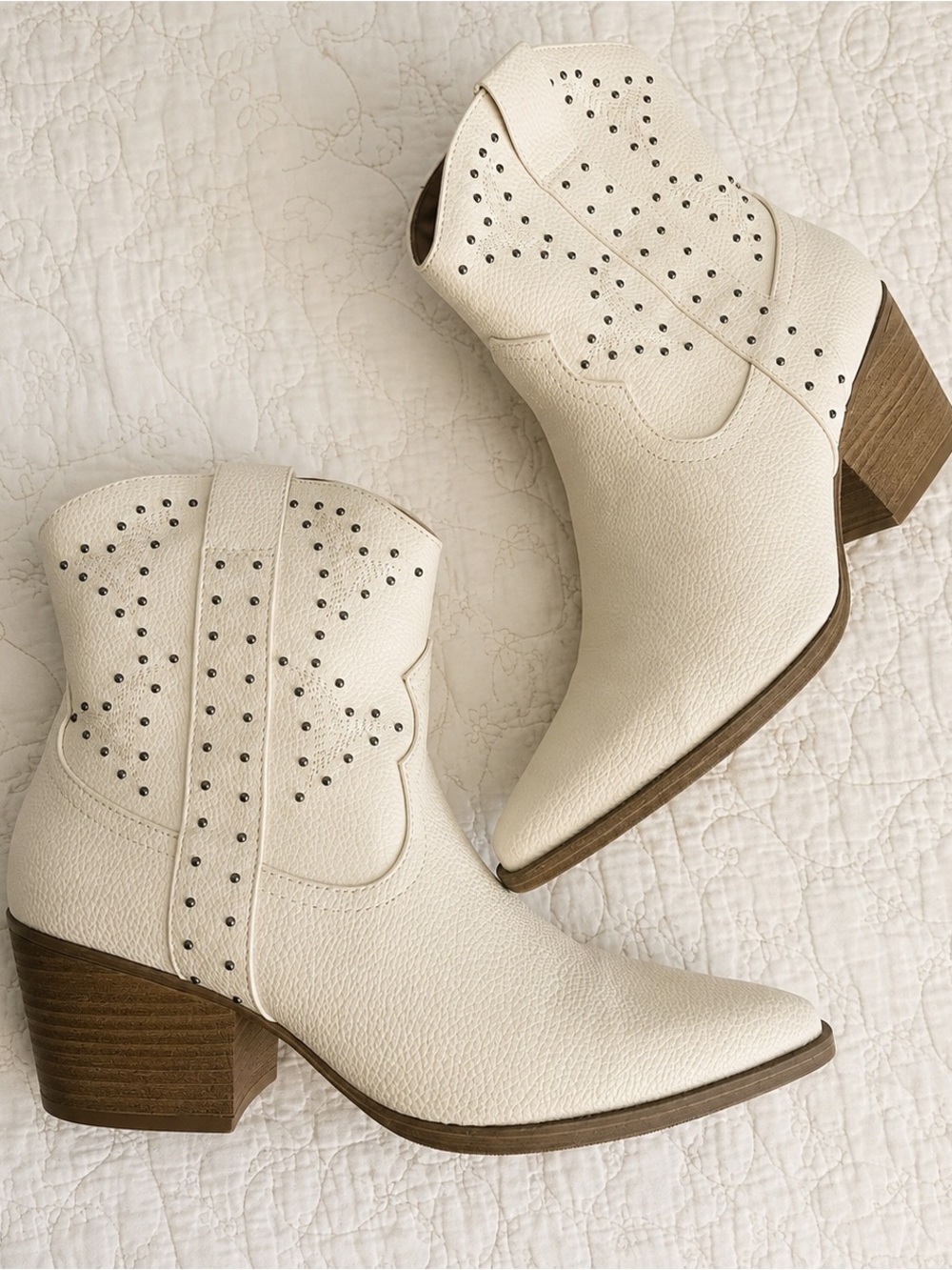 Universal Thread White Studded Western Ankle Boots Size 9 Cowboy Booties